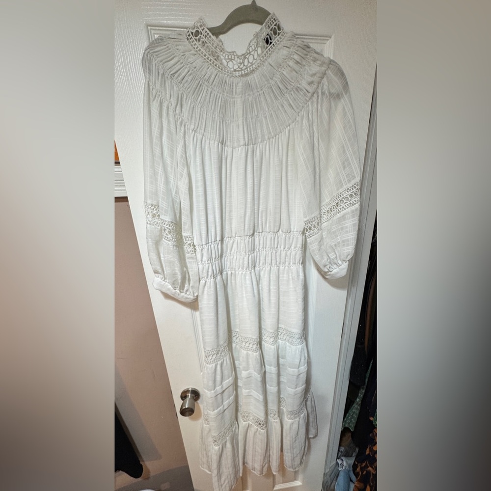 Elegant White Lace Maxi Dress